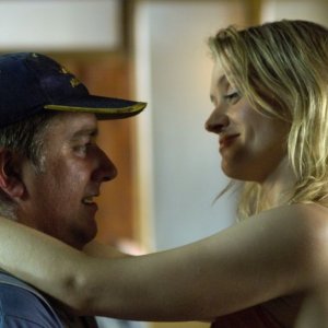 Pat Shortt e Anne-Marie Duff in un'immagine del film Garage