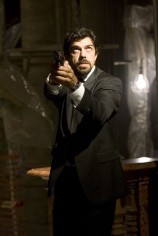 Pierfrancesco Favino in un'immagine del film Angeli e Demoni