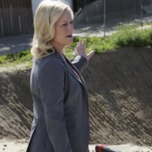 Amy Poehler in una scena dell'episodio Canvassing di Parks and Recreation