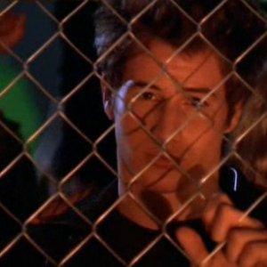 Brendan Fehr è Michael Guerin nel primo episodio della serie Roswell