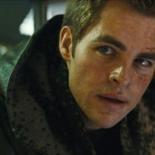 Chris Pine in una scena del film Star Trek (2009)