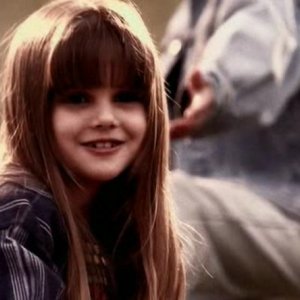 Liz a 7 anni interpretata da Channing Carson nel primo episodio del telefilm Roswell