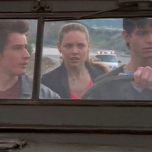 Michael, Isabel e Max nel primo episodio della serie Roswell