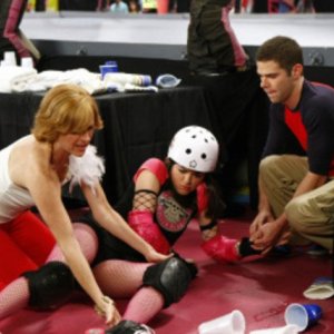 Molly Shannon,  Selma Blair e Mikey Day nell'episodio Competition di Kath and Kim