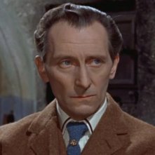Peter Cushing è il dottor Van Helsing in Le spose di Dracula