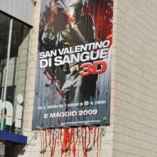 Una immagine della campagna di forte impatto studiata per San Valentino di sangue in 3D a Roma