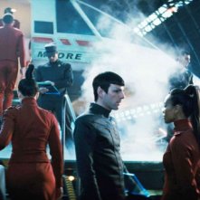 Zachary Quinto e Zoe Saldana in una scena del film Star Trek