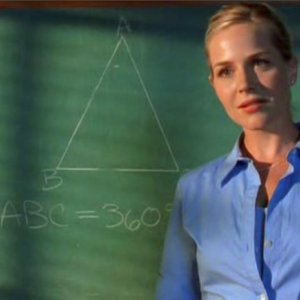 Julie Benz interpreta Kathleen Topolsky nell'episodio 'Segreti' di 'Roswell'