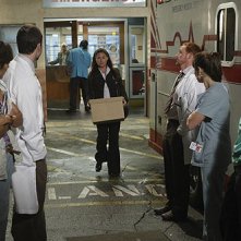 La gang del pronto soccorso dice addio a Maura Tierney nell'episodio 'The Book of Abby' della serie tv ER - Medici in prima linea