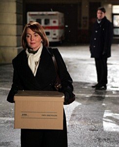 Laura Innes e in secondo piano Goran Visnjic nell'episodio ' A House Divided '  della serie tv ER - Medici in prima linea