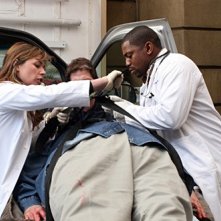 Maura Tierney insieme a Mekhi Phifer in una scea dell'episodio 'Family Business' della serie tv ER - Medici in prima linea