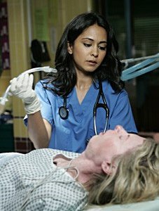 Parminder Nagra è la dottoressa Rasgotra nell'episodio 'Heart of the Matter' della serie tv ER - Medici in prima linea