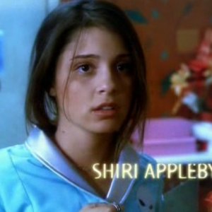 Shiri Appleby è Liz Parker nella sigla del telefilm 'Roswell'