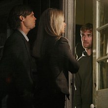 A.J. Cook, James Van der Beek e Matthew Gray Gubler in una scena dell'episodio 'Raphael - prima parte' della serie tv Criminal Minds