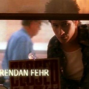 Brendan Fehr è Michael Guerin nei titoli di testa dell'episodio 'Il bivio' nella serie Roswell