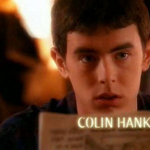 Colin Hanks è Alex Whitman nella sigla dell'episodio 'Il bivio' nella serie Roswell