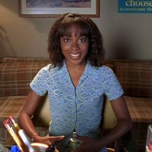 Ebonie Smith nell'episodio 'Il bivio' della serie Roswell