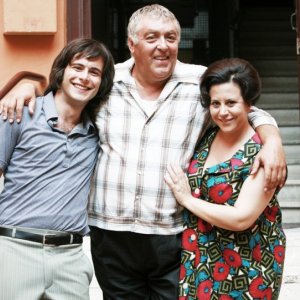 Giulio Forges Davanzati, Maurizio Mattioli e Daniela Terreri in una scena della serie TV Piper