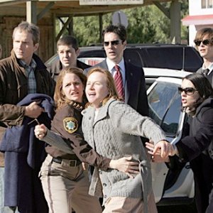 James Horan, JK Palmer, Melissa Leo, Amy Madigan, Thomas Gibson, Paget Brewster e Matthew Gray Gubler nell'episodio ' No Way Out ' di Criminal Minds