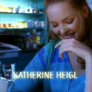 Katherine Heigl è Isabel Evans nella sigla dell'episodio 'Il bivio' nella serie Roswell