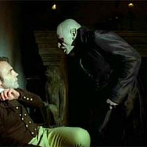 Klaus Kinski e Bruno Ganz in una scena di Nosferatu, principe della notte