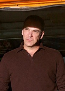 Mandy Patinkin in un momento dell'episodio ' Pianeta Vuoto ' della seconda stagione di Criminal Minds