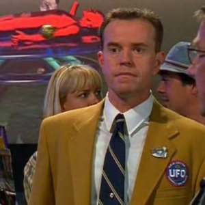 Steve Hytner è Milton Ross nell'episodio 'Il bivio' di Roswell