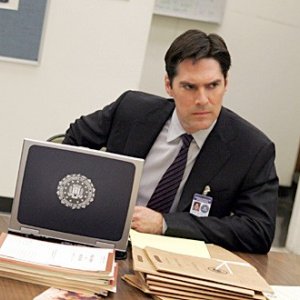 Thomas Gibson in una scena dell'episodio 'Raphael - prima parte' della serie tv Criminal Minds