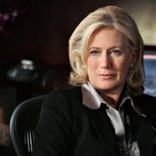 Jayne Atkinson nel ruolo del Direttore Strauss nell'episodio 'Mi hai visto?' della serie tv Criminal Minds