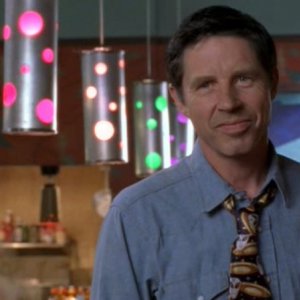 John Doe interpreta Jeff Parker nell'episodio 'Una vita normale' di Roswell
