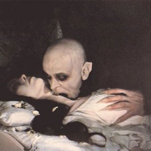 Klaus Kinski morde Isabelle Adjani in Nosferatu, principe della notte