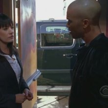 Shemar Moore e Paget Brewster nell'episodio 'House on fire' della quarta stagione di Criminal Minds
