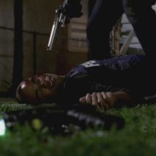 Shemar Moore in una scena drammatica dell'episodio 'Omnivore' della quarta stagione di Criminal Minds