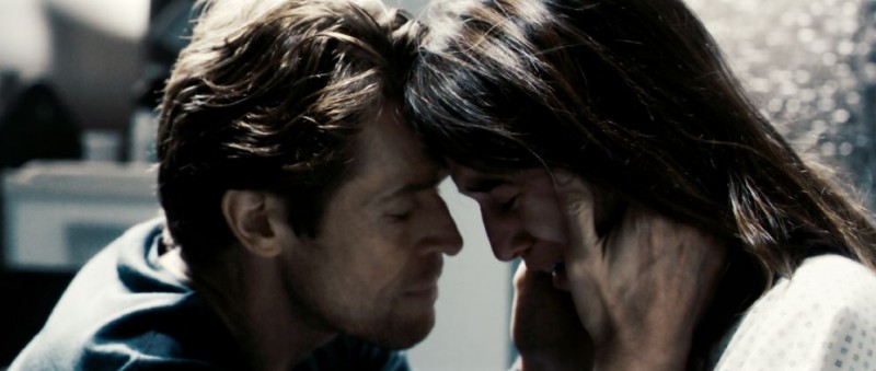 Willem Dafoe e Charlotte Gainsbourg in una scena del film Antichrist