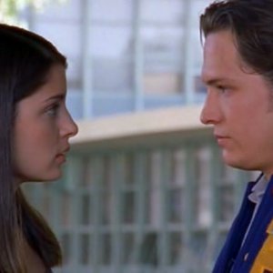 Shiri Appleby e Nick Wechsler nell'episodio 'Il diario scomparso' di Roswell