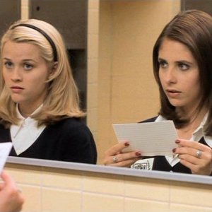Reese Witherspoon e Sarah Michelle Gellar in una scena del film 'Cruel Intentions'