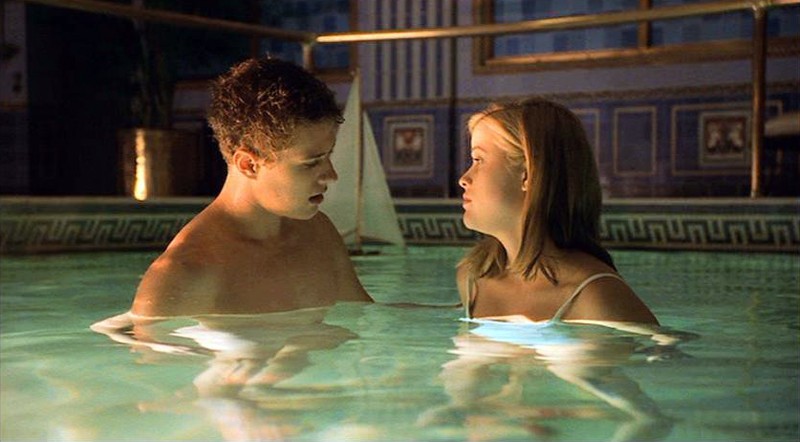 Ryan Phillippe E Reese Witherspoon In Piscina Nel Film Cruel Intentions 116296