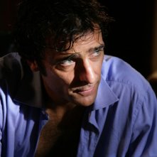 Adriano Giannini nella fiction L'isola dei segreti