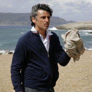 Enrico Lo Verso nel mystery televisivo L'isola dei segreti