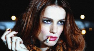 Gaia Bermani Amaral in un'immagine del film Polvere