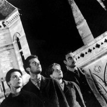 Julie Harris, Claire Bloom,  Richard Johnson, Russ Tamblyn in una scena de Gli invasati