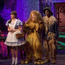 Tiffany Thornton, Doug Brochu e Brandon Smith in una scena dell'episodio Poll'd Apart di Sonny tra le stelle