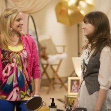 Tiffany Thornton e Demi Lovato in un momento dell'episodio Cheater Girls di Sonny tra le stelle