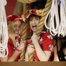 Tiffany Thornton e Demi Lovato in una scena dell'episodio Cheater Girls di Sonny tra le stelle