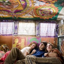 Una colorata immagine del film Taking Woodstock
