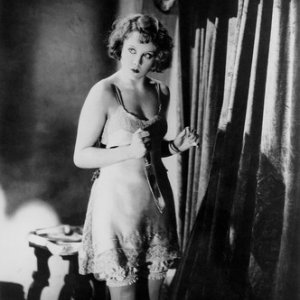 Alice White (Anny Ondra) ha appena commesso un omicidio in Ricatto di Alfred Hitchcock