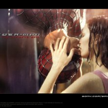 Wallpaper: Il bacio tra Mary Jane e Spiderman nel film 'Spider-Man'