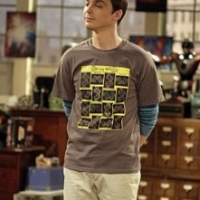Jim Parsons in una scena dell'episodio The Monopolar Expedition di The Big Bang Theory