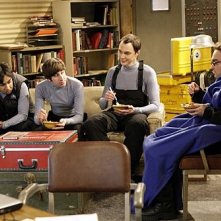 Johnny Galecki, Simon Helberg, Kunal Nayyar e Jim Parsons in una scena dell'episodio The Monopolar Expedition di The Big Bang Theory
