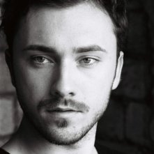 Un bellissimo ritratto di Marius Bizau - l'attore è nato in Transilvania il 21 agosto 1983.